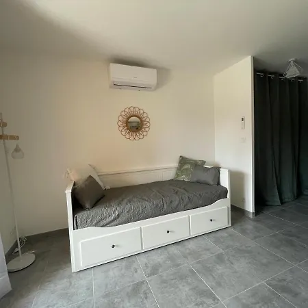 Apartament Studio Avec Terrasse La Londe-les-Maures